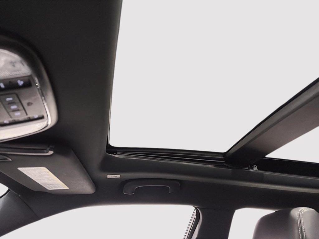 2023 Chrysler 300 S TOIT PANORAMIQUE 300S AWD in Saint-Hyacinthe, Quebec - 13 - w1024h768px