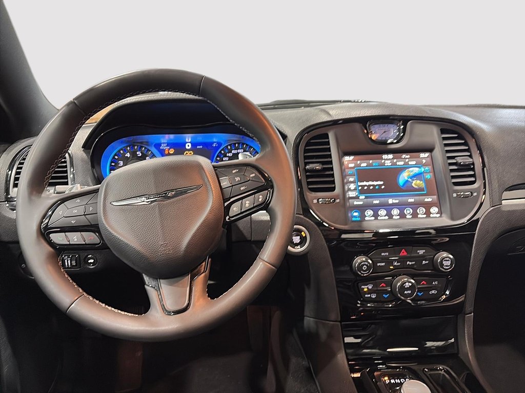 2023 Chrysler 300 S TOIT PANORAMIQUE 300S AWD in Saint-Hyacinthe, Quebec - 8 - w1024h768px