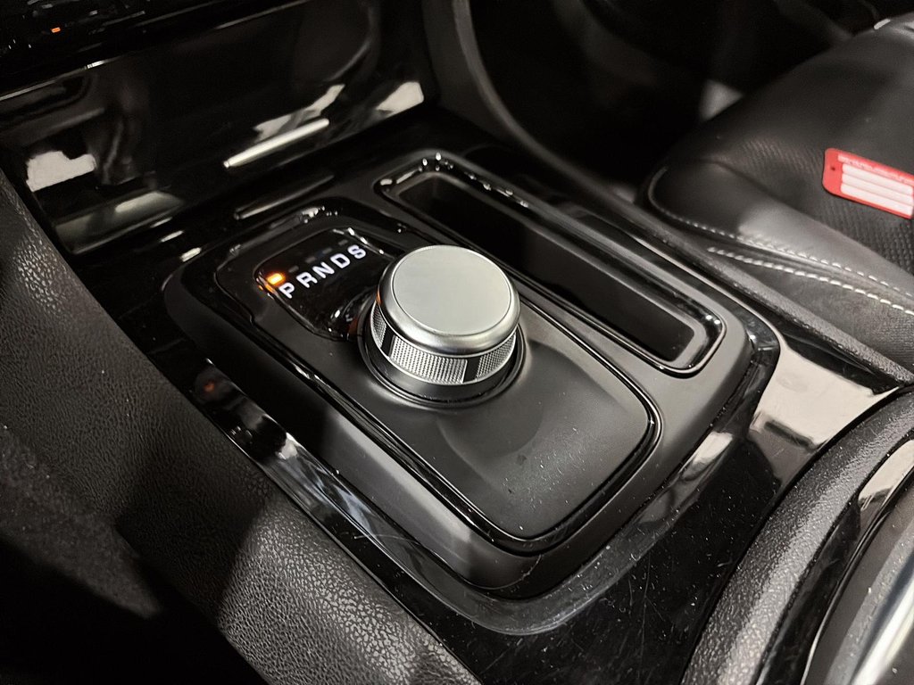 2023 Chrysler 300 S TOIT PANORAMIQUE 300S AWD in Saint-Hyacinthe, Quebec - 12 - w1024h768px