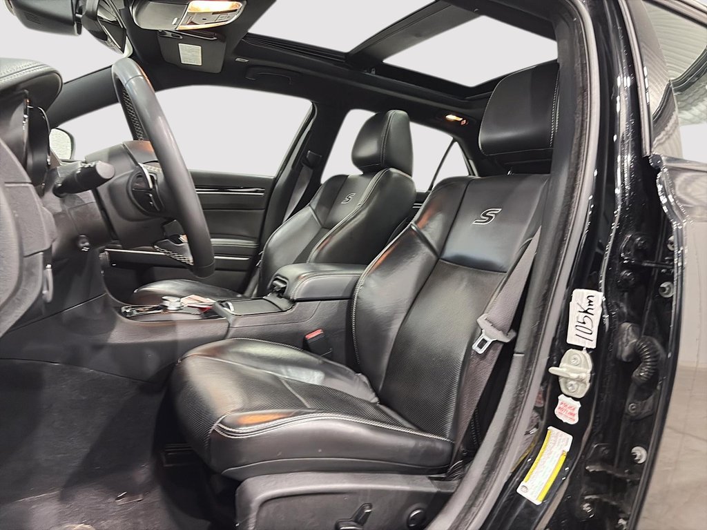 2023 Chrysler 300 S TOIT PANORAMIQUE 300S AWD in Saint-Hyacinthe, Quebec - 7 - w1024h768px