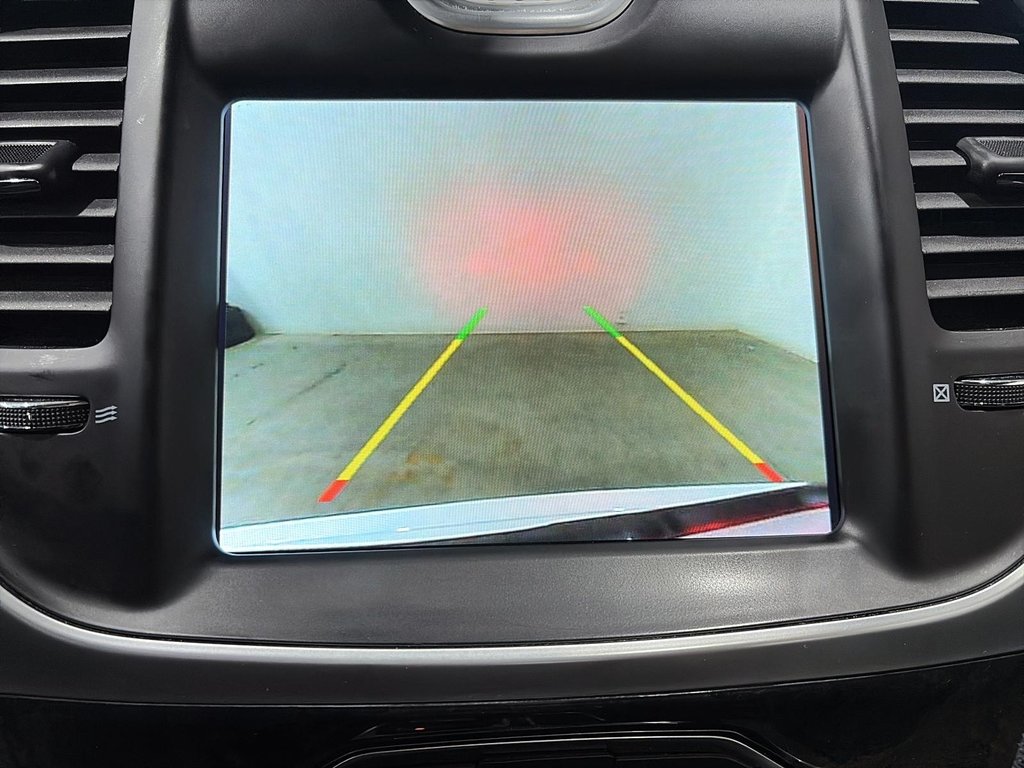 Chrysler 300 Touring L 2023 à Saint-Hyacinthe, Québec - 15 - w1024h768px