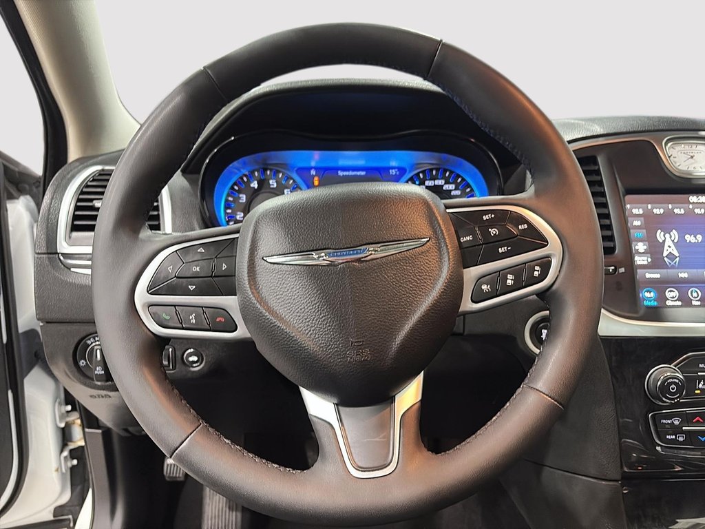 Chrysler 300 Touring L 2023 à Saint-Hyacinthe, Québec - 11 - w1024h768px