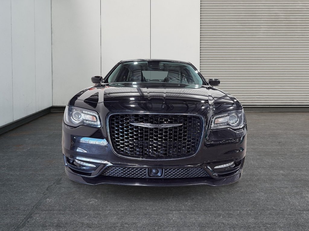 2023 Chrysler 300 Touring L in Saint-Hyacinthe, Quebec - 2 - w1024h768px