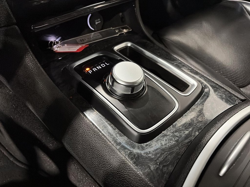 2023 Chrysler 300 Touring L in Saint-Hyacinthe, Quebec - 13 - w1024h768px