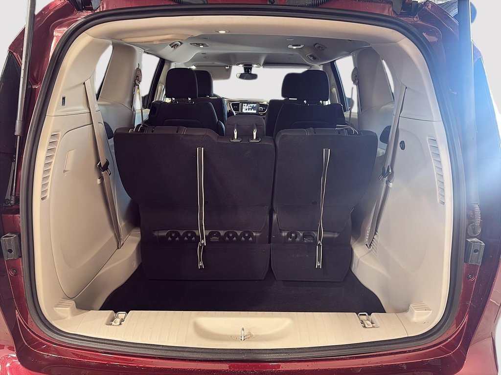 2022 Chrysler Grand Caravan SXT in Saint-Hyacinthe, Quebec - 6 - w1024h768px