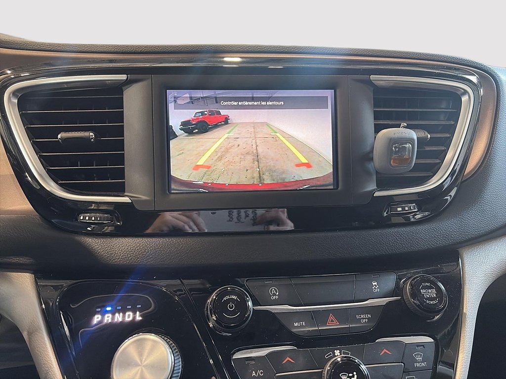 2022 Chrysler Grand Caravan SXT in Saint-Hyacinthe, Quebec - 14 - w1024h768px