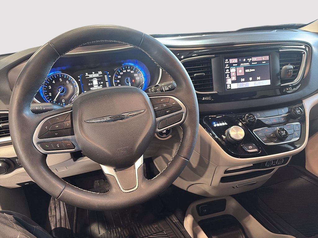 2022 Chrysler Grand Caravan SXT in Saint-Hyacinthe, Quebec - 9 - w1024h768px