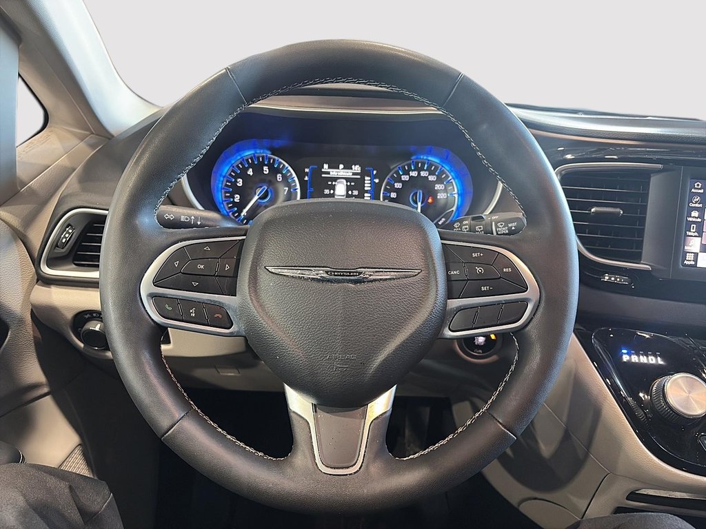 2022 Chrysler Grand Caravan SXT in Saint-Hyacinthe, Quebec - 11 - w1024h768px