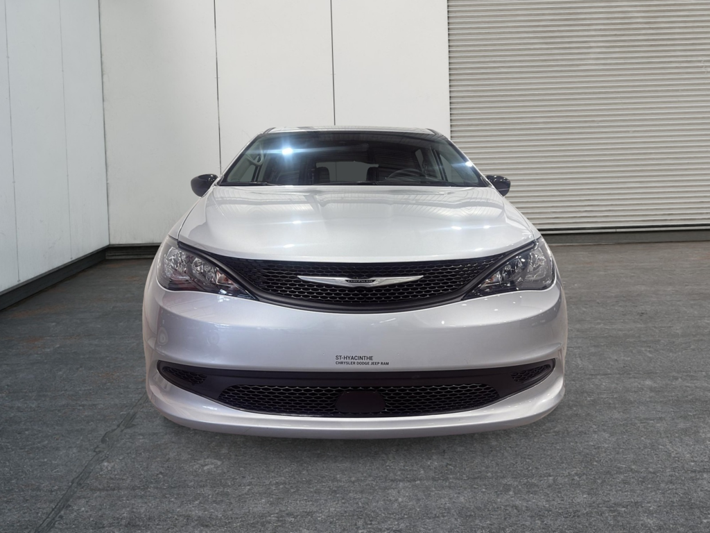 2024 Chrysler Grand Caravan SXT in Saint-Hyacinthe, Quebec - 2 - w1024h768px