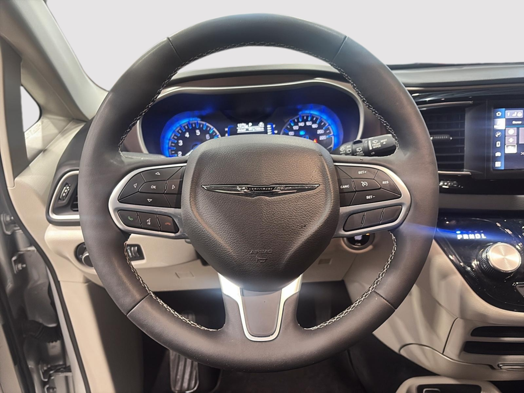 2024 Chrysler Grand Caravan SXT in Saint-Hyacinthe, Quebec - 14 - w1024h768px