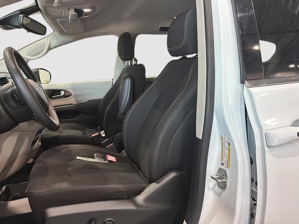 2024 Chrysler Grand Caravan SXT in Saint-Hyacinthe, Quebec - 8 - w1024h768px