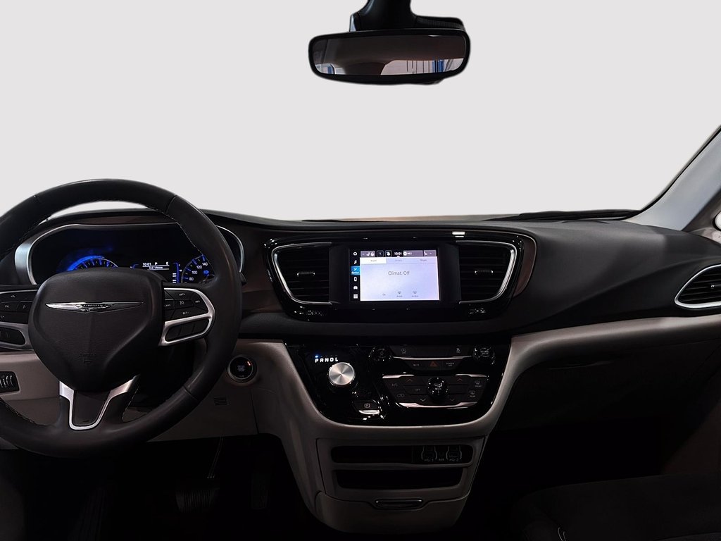 2024 Chrysler Grand Caravan SXT in Saint-Hyacinthe, Quebec - 9 - w1024h768px