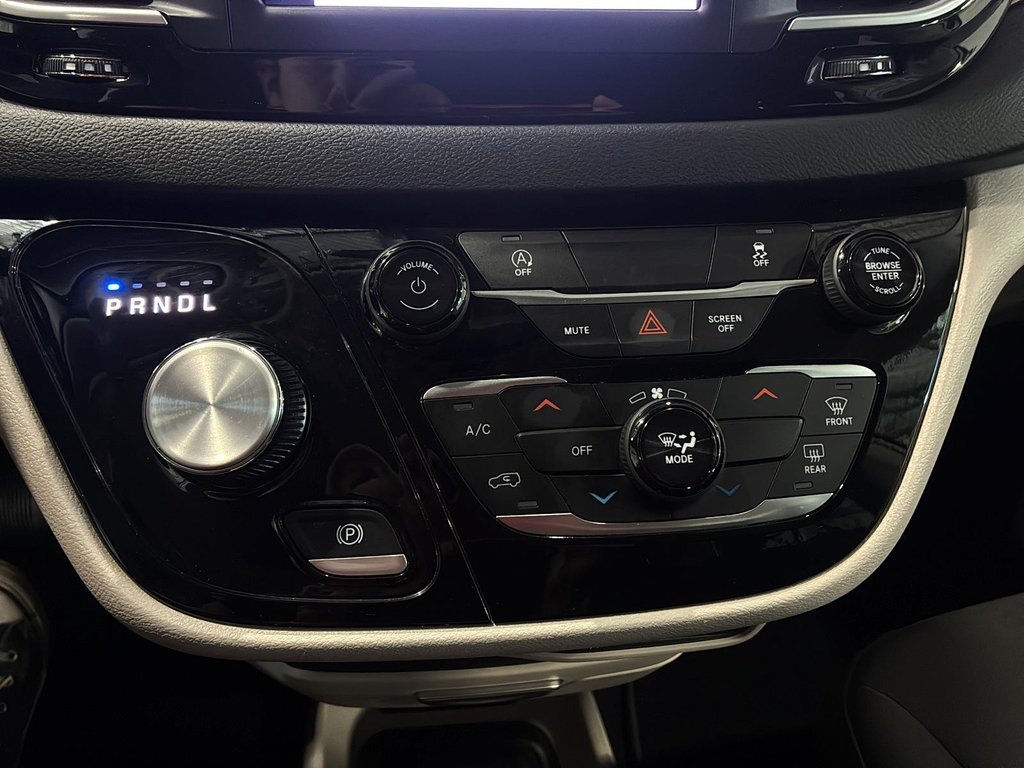 2024 Chrysler Grand Caravan SXT in Saint-Hyacinthe, Quebec - 14 - w1024h768px
