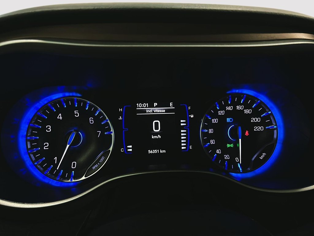 2024 Chrysler Grand Caravan SXT in Saint-Hyacinthe, Quebec - 12 - w1024h768px