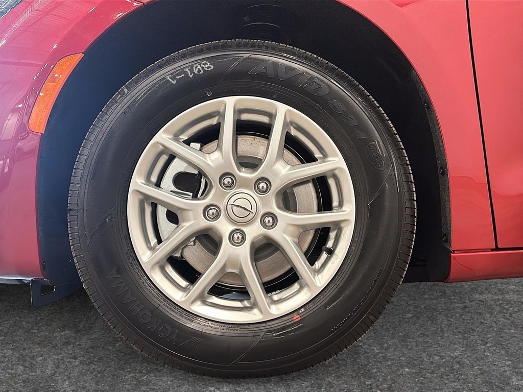 2025 Chrysler Grand Caravan SXT in Saint-Hyacinthe, Quebec - 6 - w1024h768px