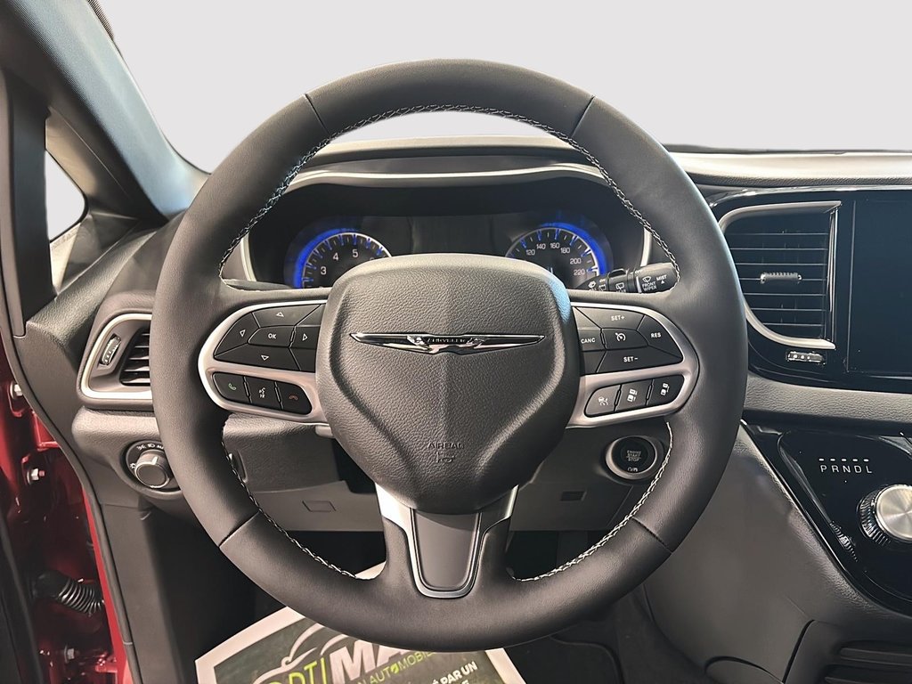 2025 Chrysler Grand Caravan SXT in Saint-Hyacinthe, Quebec - 10 - w1024h768px