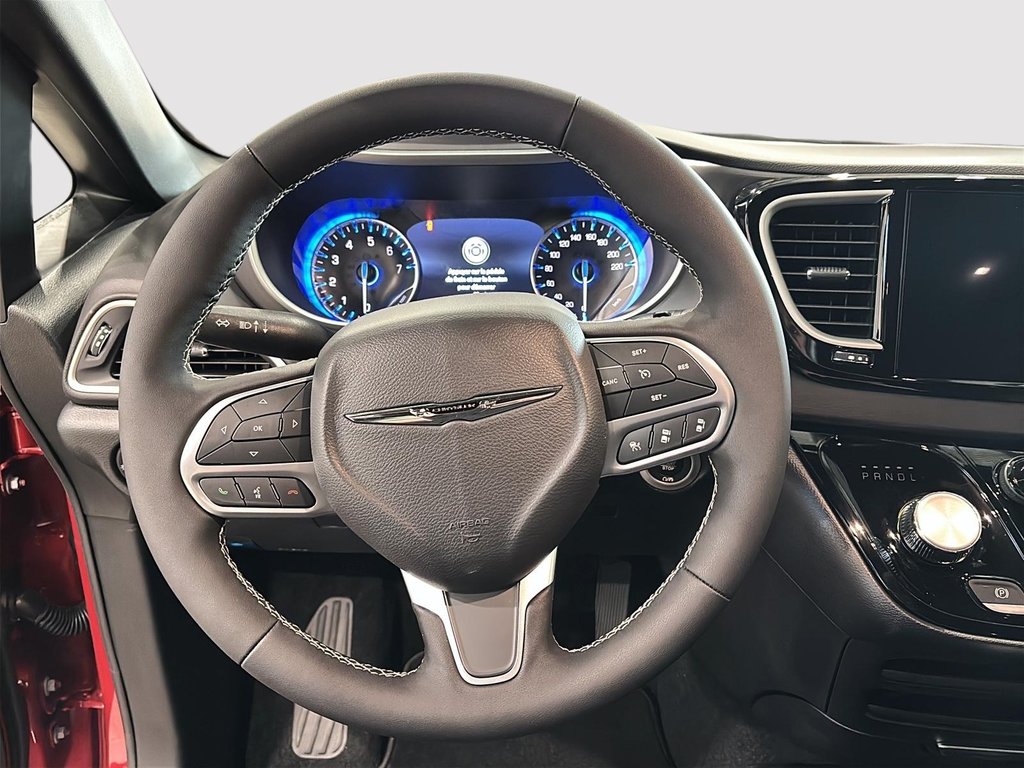 2025 Chrysler Grand Caravan SXT in Saint-Hyacinthe, Quebec - 9 - w1024h768px