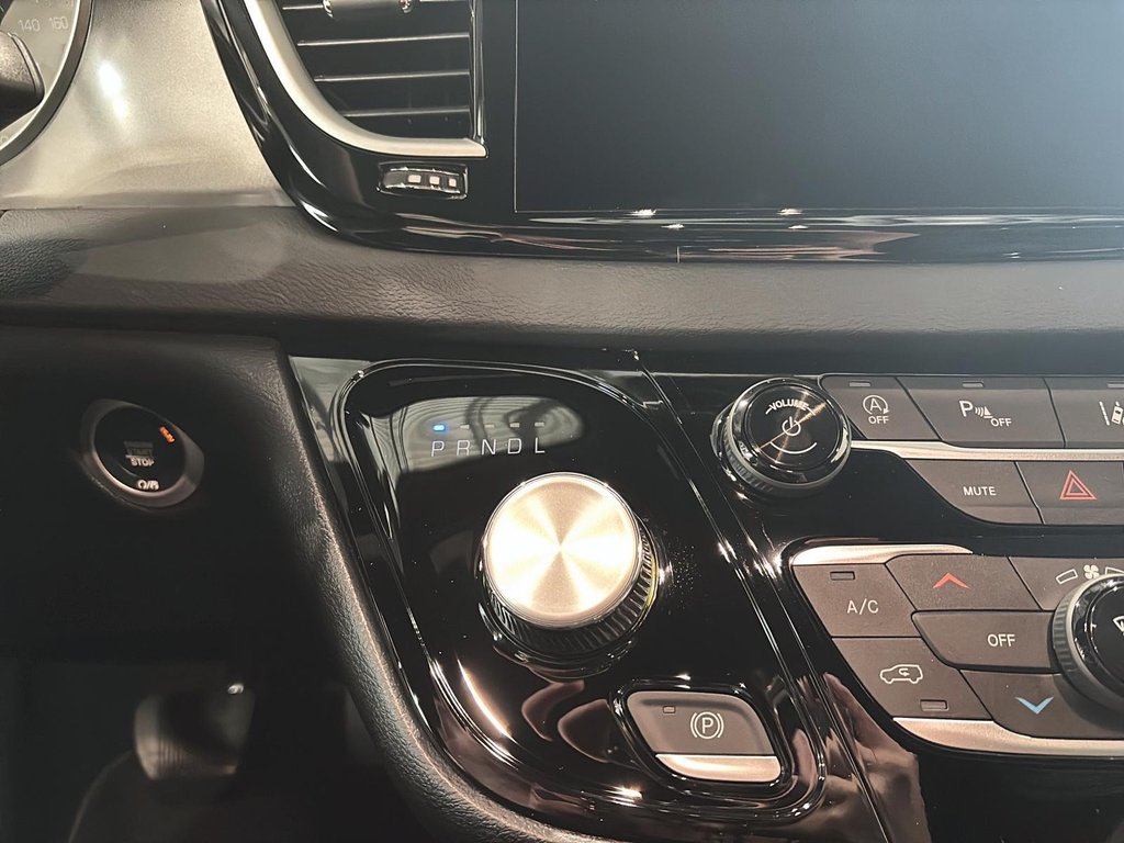 2025 Chrysler Grand Caravan SXT in Saint-Hyacinthe, Quebec - 12 - w1024h768px