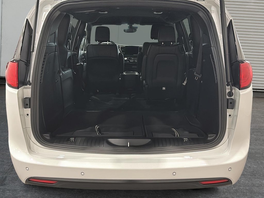 2025 Chrysler Grand Caravan SXT in Saint-Hyacinthe, Quebec - 5 - w1024h768px