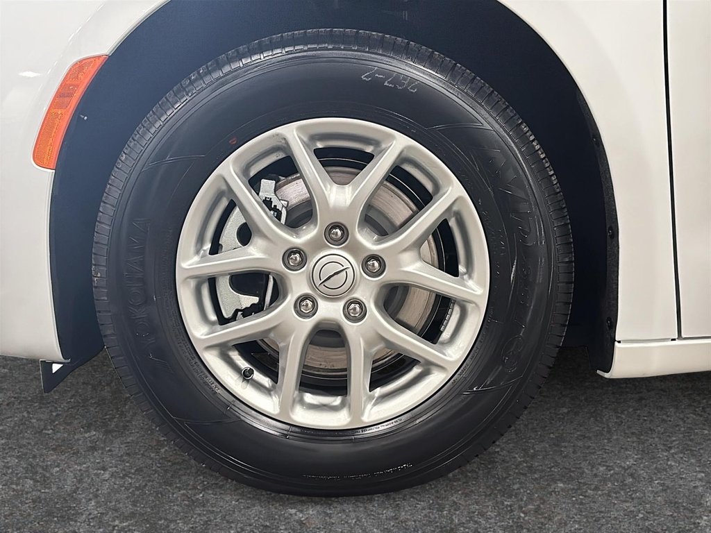 2025 Chrysler Grand Caravan SXT in Saint-Hyacinthe, Quebec - 6 - w1024h768px
