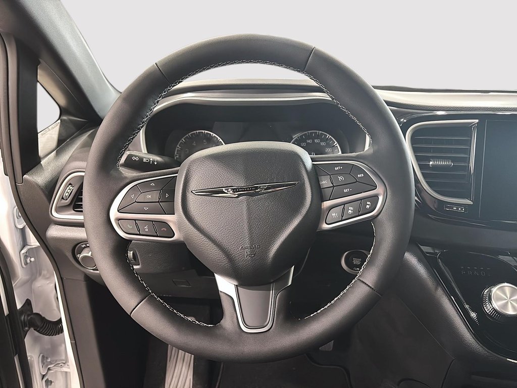 2025 Chrysler Grand Caravan SXT in Saint-Hyacinthe, Quebec - 9 - w1024h768px