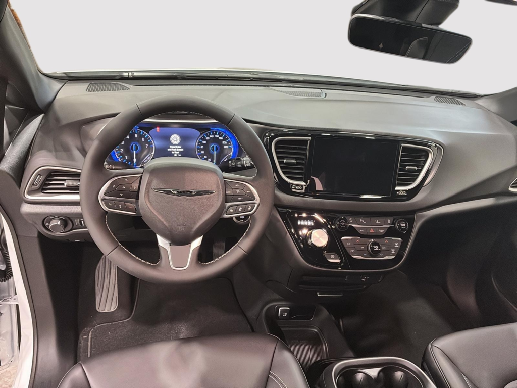 2026 Chrysler Grand Caravan SXT in Saint-Hyacinthe, Quebec - 7 - w1024h768px