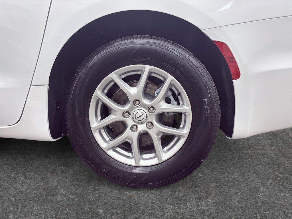 2026 Chrysler Grand Caravan SXT in Saint-Hyacinthe, Quebec - 10 - w1024h768px