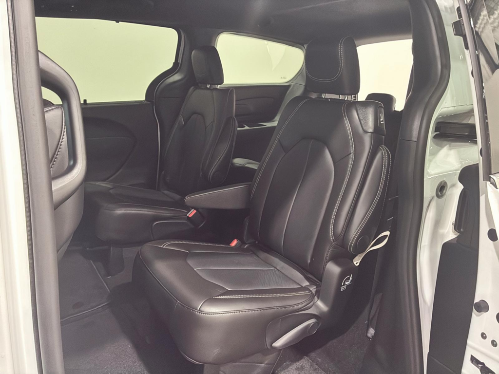 2026 Chrysler Grand Caravan SXT in Saint-Hyacinthe, Quebec - 11 - w1024h768px