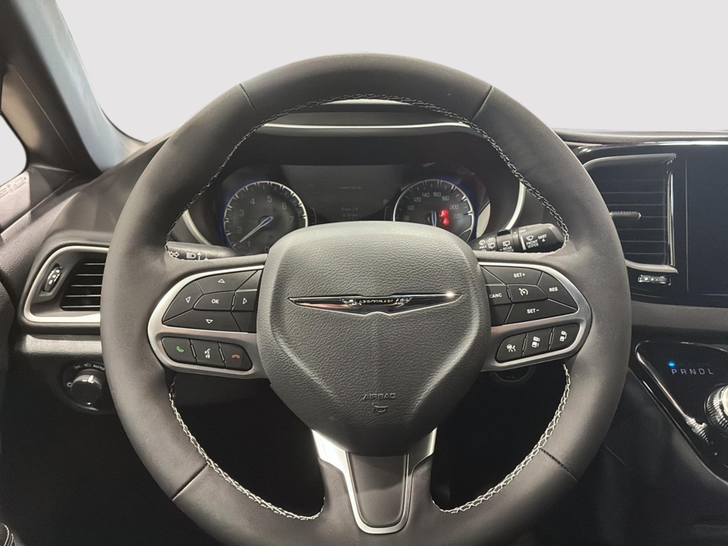 2026 Chrysler Grand Caravan SXT in Saint-Hyacinthe, Quebec - 14 - w1024h768px