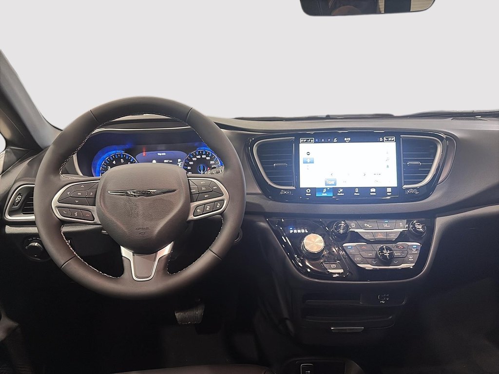 2026 Chrysler Grand Caravan SXT in Saint-Hyacinthe, Quebec - 9 - w1024h768px