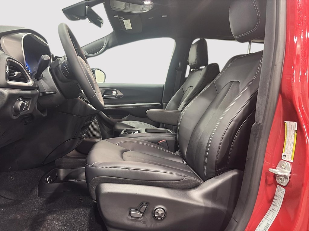 2026 Chrysler Grand Caravan SXT in Saint-Hyacinthe, Quebec - 8 - w1024h768px