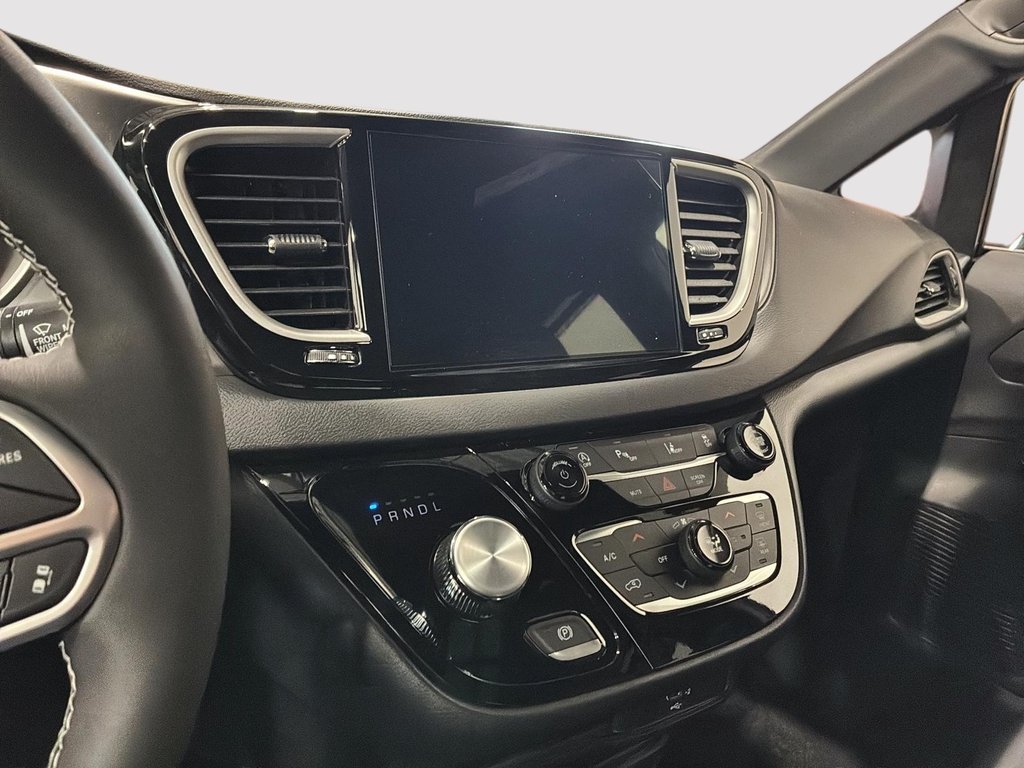 2026 Chrysler Grand Caravan SXT in Saint-Hyacinthe, Quebec - 14 - w1024h768px