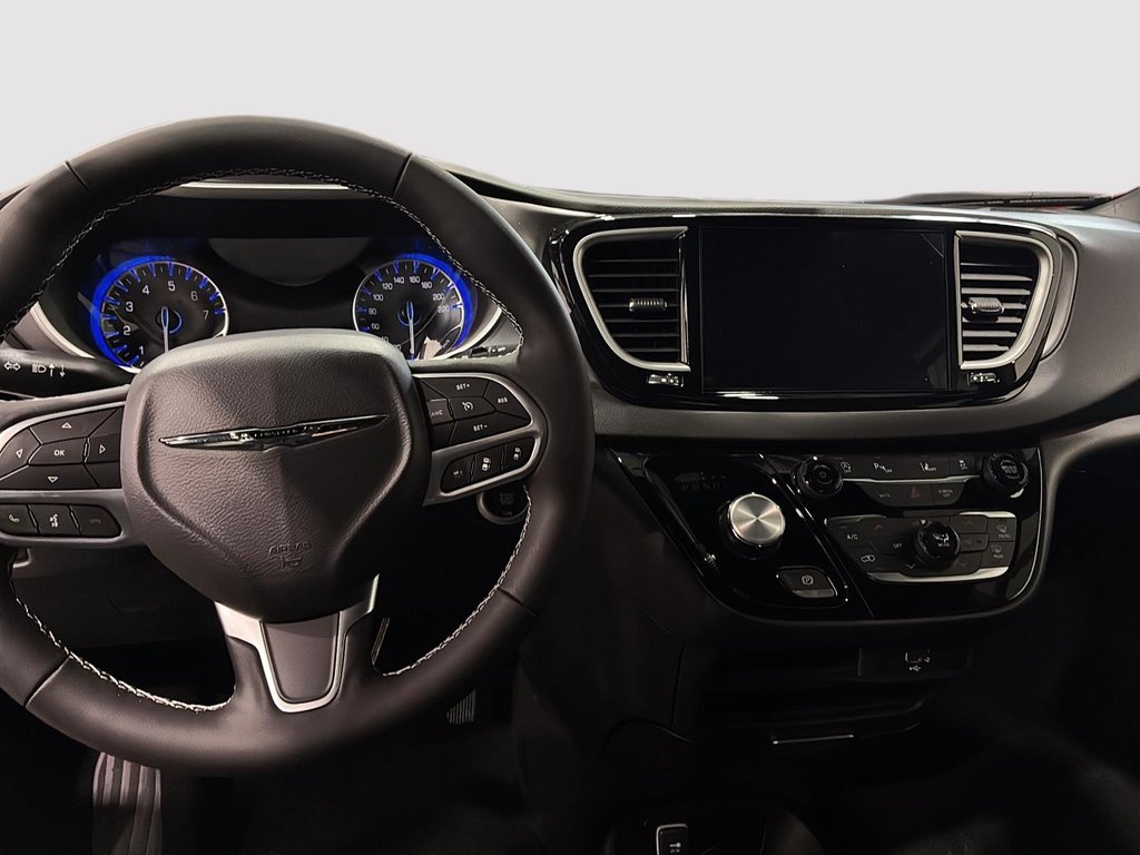 2026 Chrysler Grand Caravan SXT in Saint-Hyacinthe, Quebec - 9 - w1024h768px