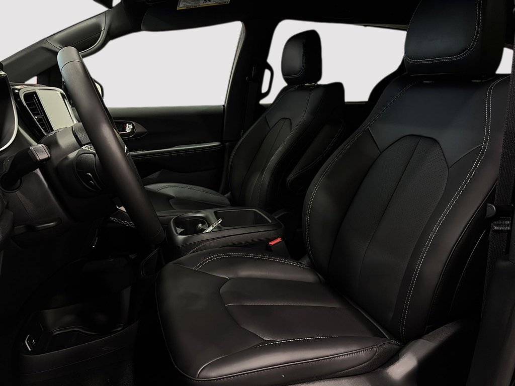 2026 Chrysler Grand Caravan SXT in Saint-Hyacinthe, Quebec - 8 - w1024h768px