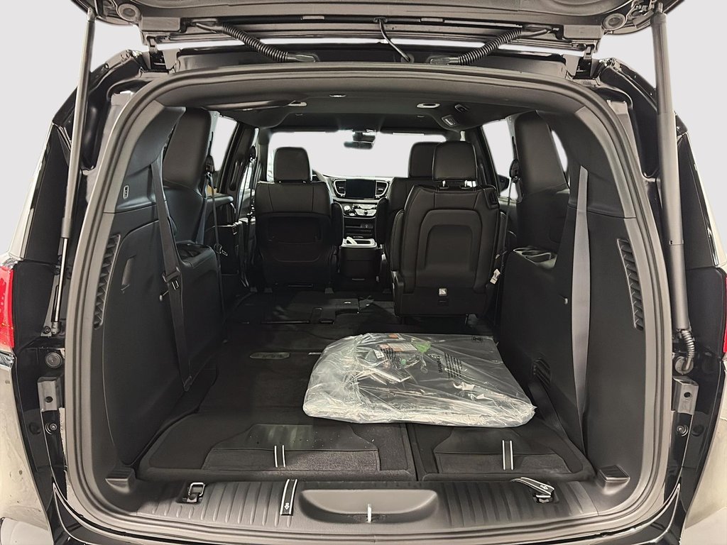 2026 Chrysler Grand Caravan SXT in Saint-Hyacinthe, Quebec - 6 - w1024h768px