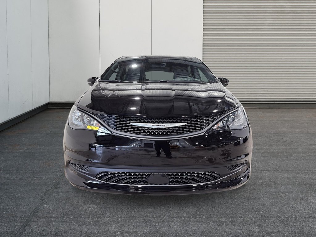 2026 Chrysler Grand Caravan SXT in Saint-Hyacinthe, Quebec - 2 - w1024h768px