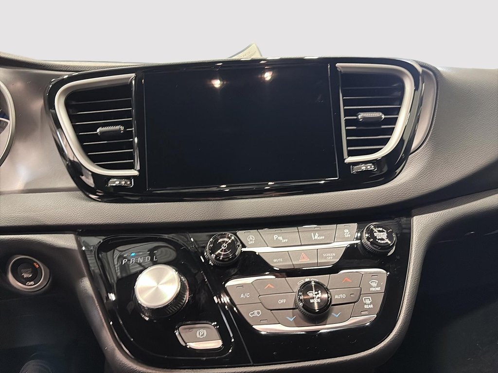 2026 Chrysler Grand Caravan SXT in Saint-Hyacinthe, Quebec - 14 - w1024h768px