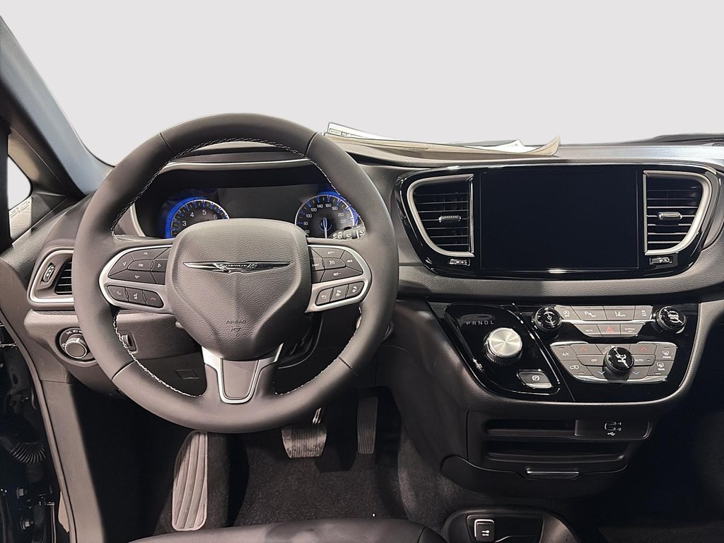 2026 Chrysler Grand Caravan SXT in Saint-Hyacinthe, Quebec - 9 - w1024h768px