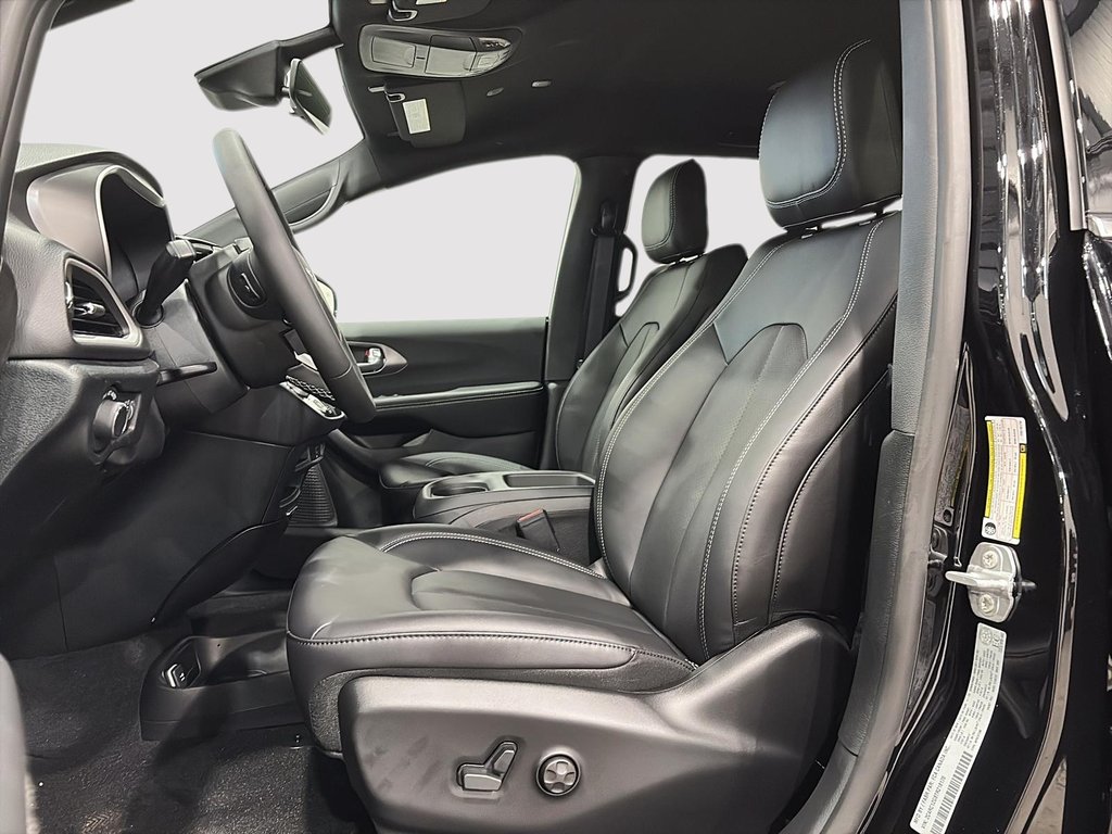 2026 Chrysler Grand Caravan SXT in Saint-Hyacinthe, Quebec - 8 - w1024h768px