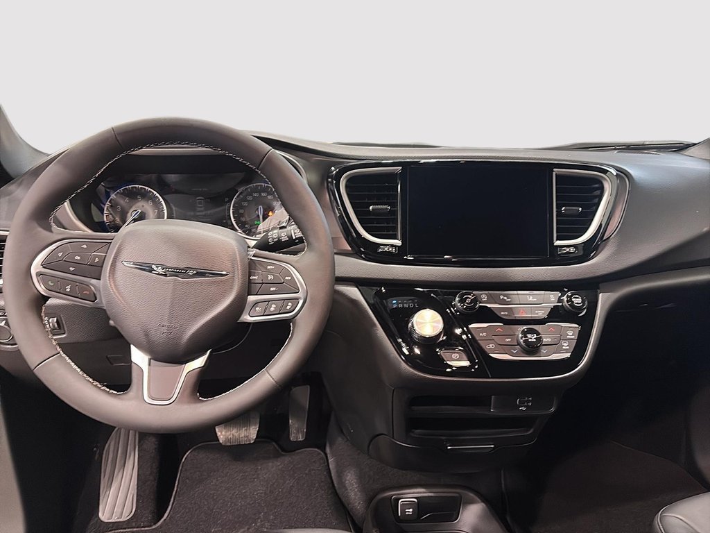 2026 Chrysler Grand Caravan SXT in Saint-Hyacinthe, Quebec - 9 - w1024h768px