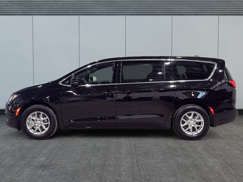 2026 Chrysler Grand Caravan SXT in Saint-Hyacinthe, Quebec - 5 - w1024h768px