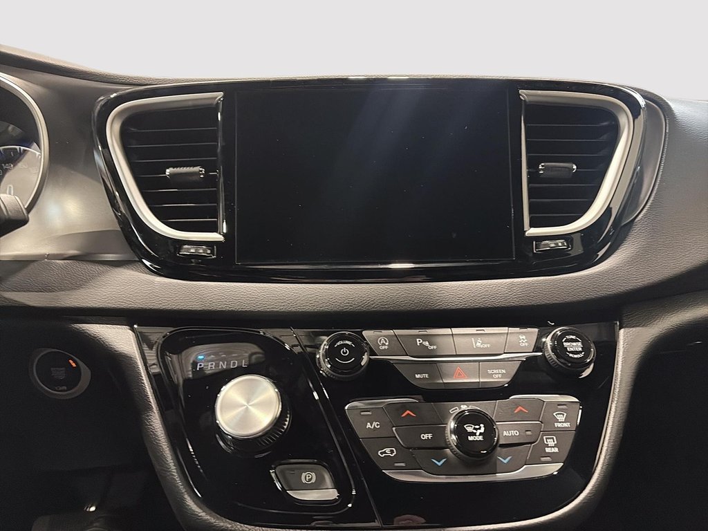 2026 Chrysler Grand Caravan SXT in Saint-Hyacinthe, Quebec - 14 - w1024h768px