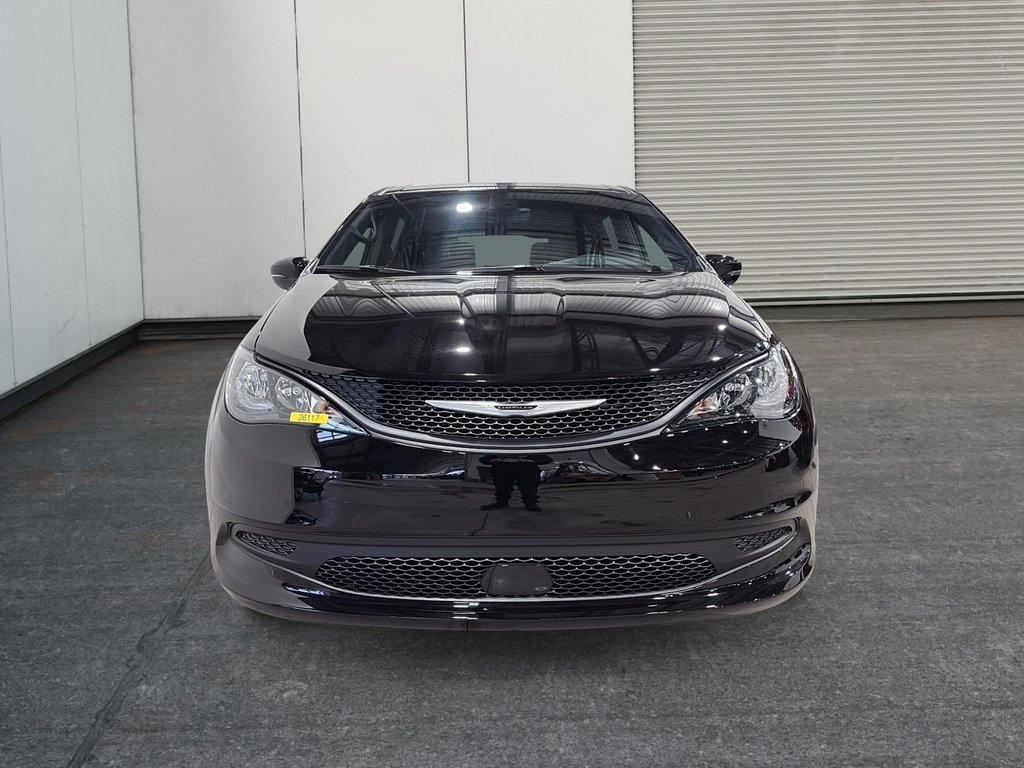 2026 Chrysler Grand Caravan SXT in Saint-Hyacinthe, Quebec - 2 - w1024h768px