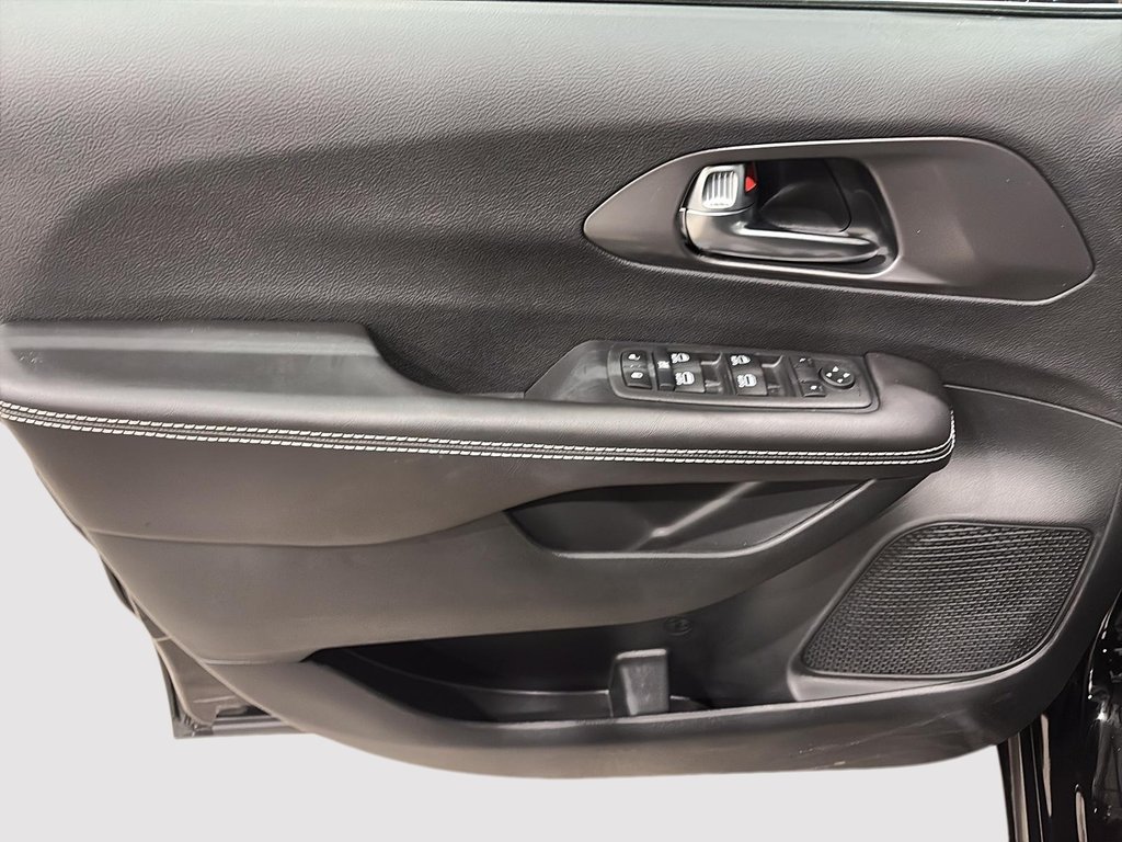 2026 Chrysler Grand Caravan SXT in Saint-Hyacinthe, Quebec - 10 - w1024h768px