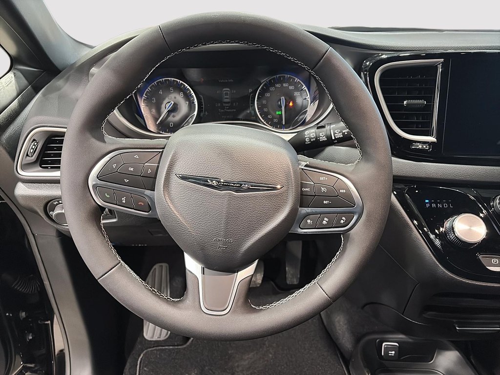 2026 Chrysler Grand Caravan SXT in Saint-Hyacinthe, Quebec - 11 - w1024h768px