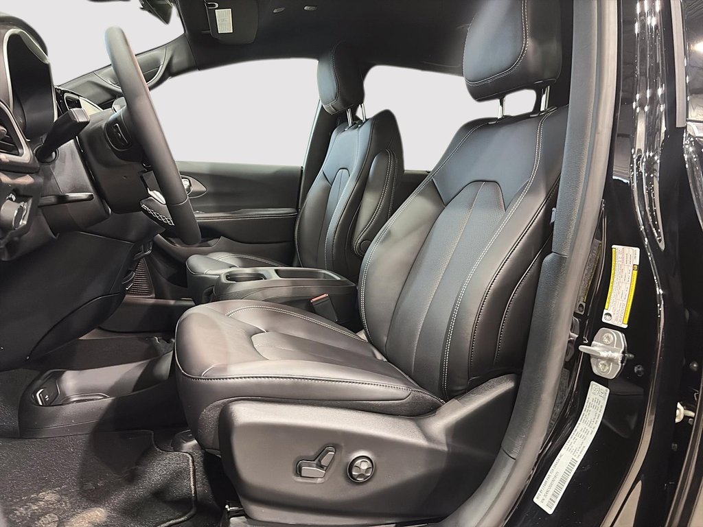 2026 Chrysler Grand Caravan SXT in Saint-Hyacinthe, Quebec - 8 - w1024h768px