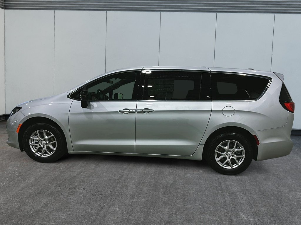 2026 Chrysler Grand Caravan SXT in Saint-Hyacinthe, Quebec - 5 - w1024h768px