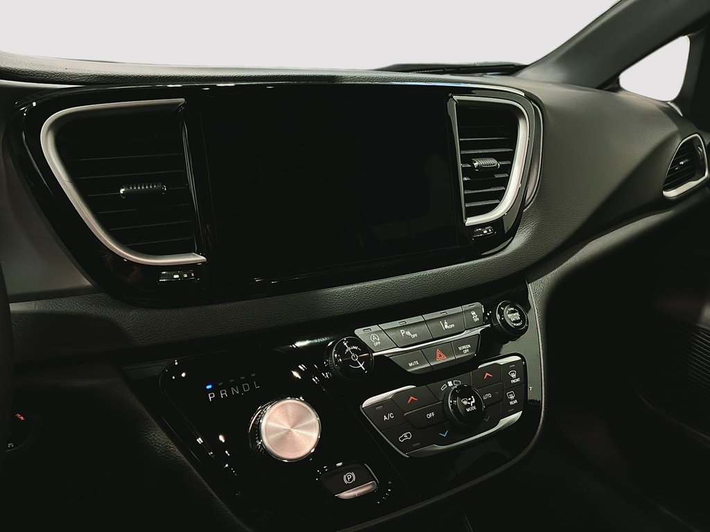 2026 Chrysler Grand Caravan SXT in Saint-Hyacinthe, Quebec - 14 - w1024h768px