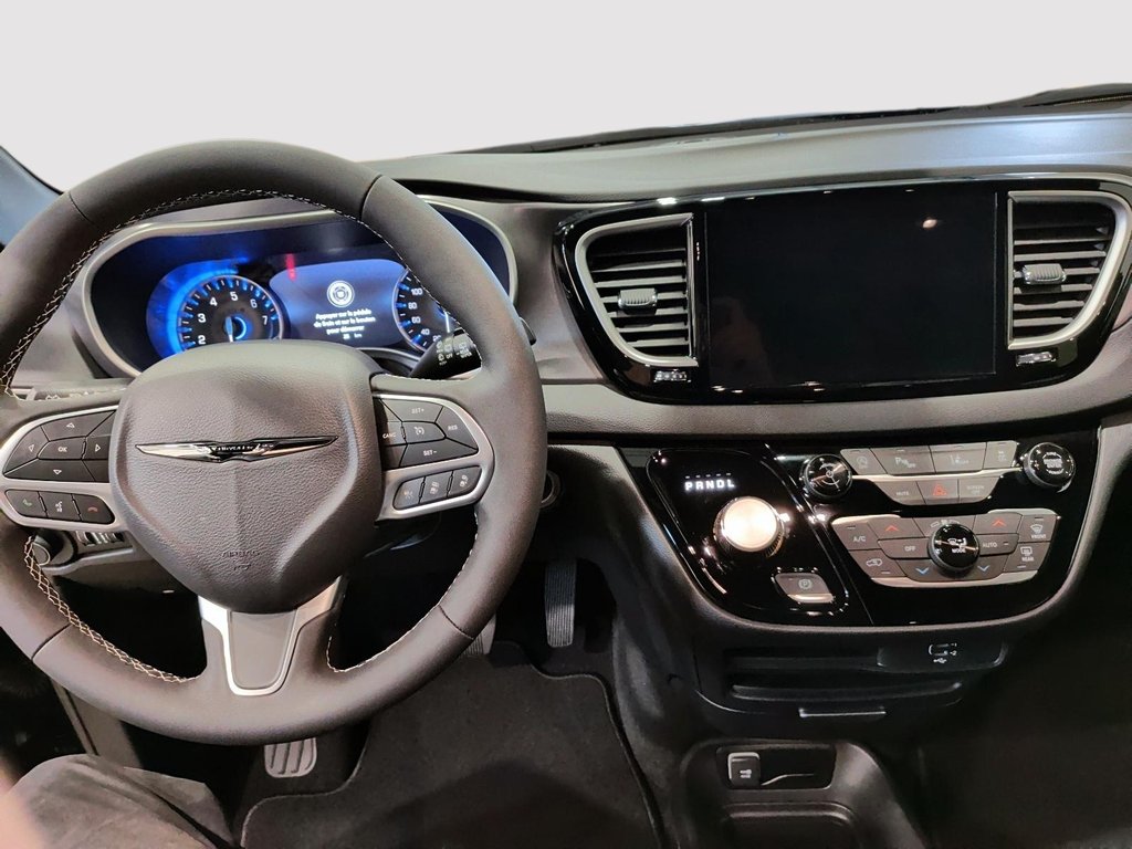 2026 Chrysler Grand Caravan SXT in Saint-Hyacinthe, Quebec - 9 - w1024h768px