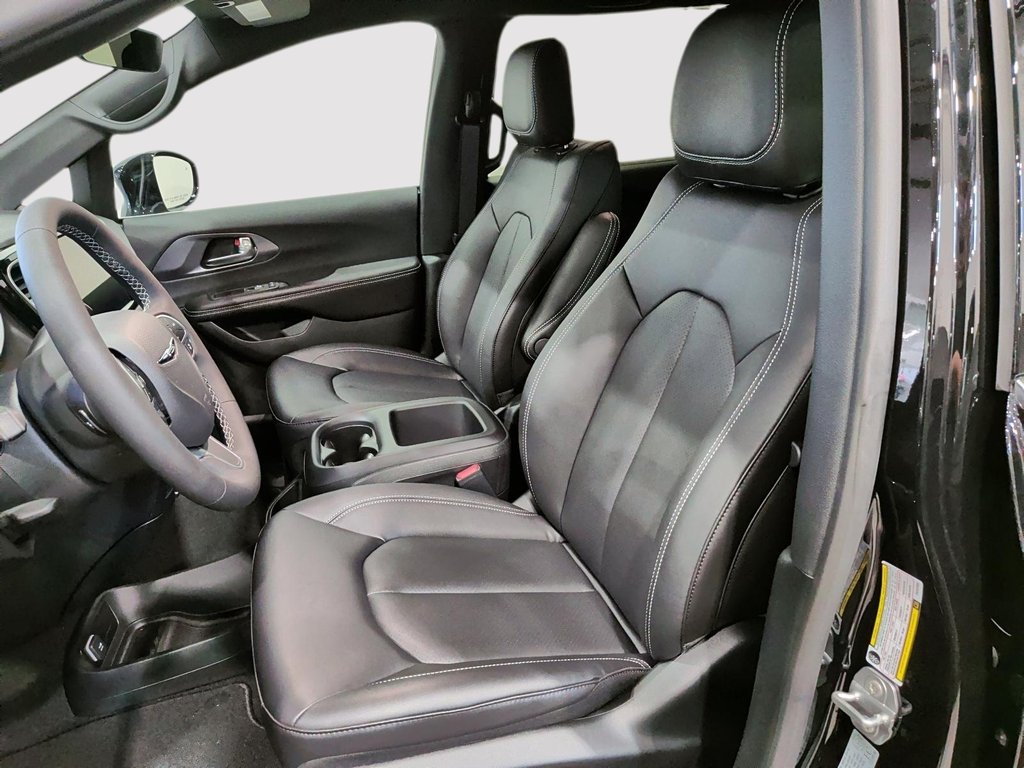2026 Chrysler Grand Caravan SXT in Saint-Hyacinthe, Quebec - 8 - w1024h768px